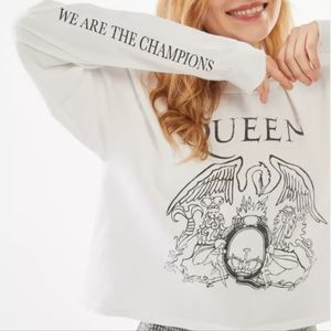 DAY Queen Crest Long Sleeve Tee